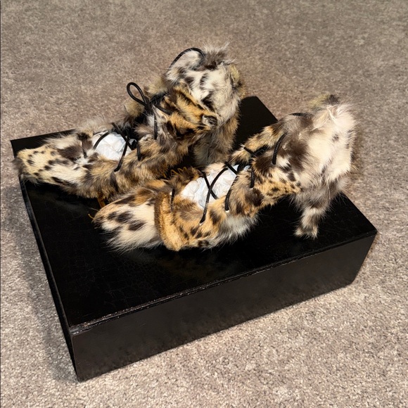 Shoe - Picture 3 of 9